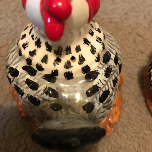 Rooster & Hen Salt & Pepper Shakers Set - Picture 3 of 6